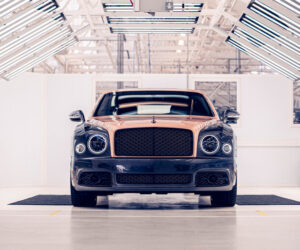 Bentley collected the last luxury sedan and said goodbye to her beloved V8