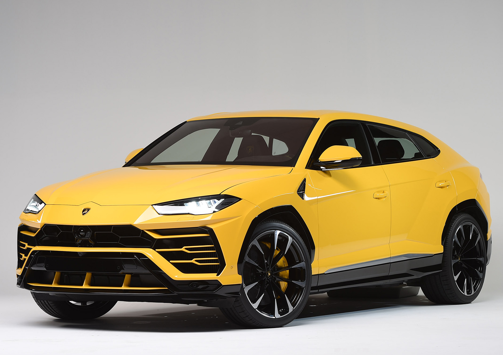 lamborghini urus awd